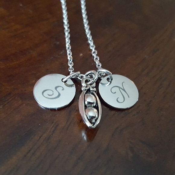 Two Peas in a Pod Necklace - Picture 1 of 2